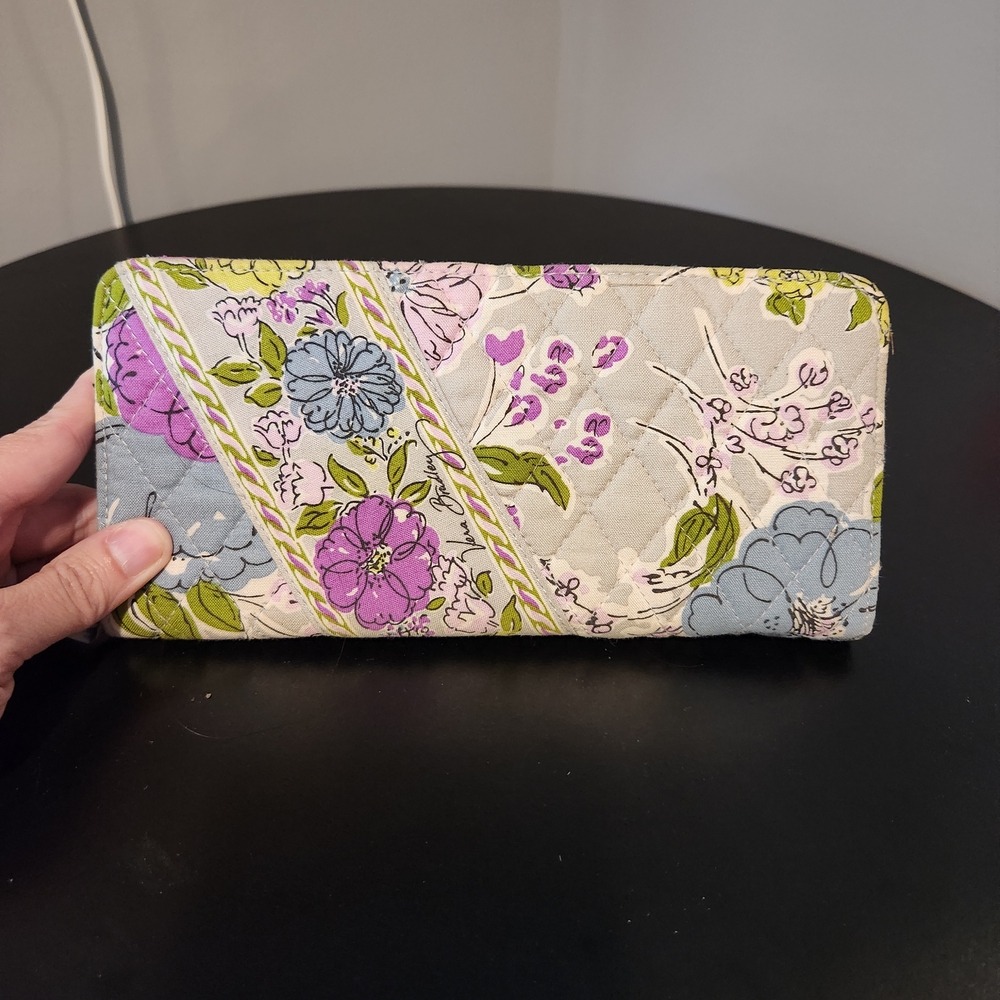 Vera Bradley Floral Women's Wallet - Picture 1 of 4